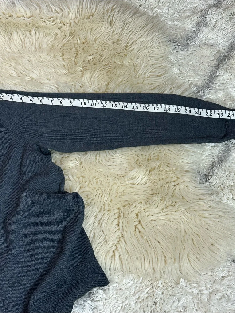 J. Crew Men’s Crewneck Sweater 50 % Merino Wool in Charcoal